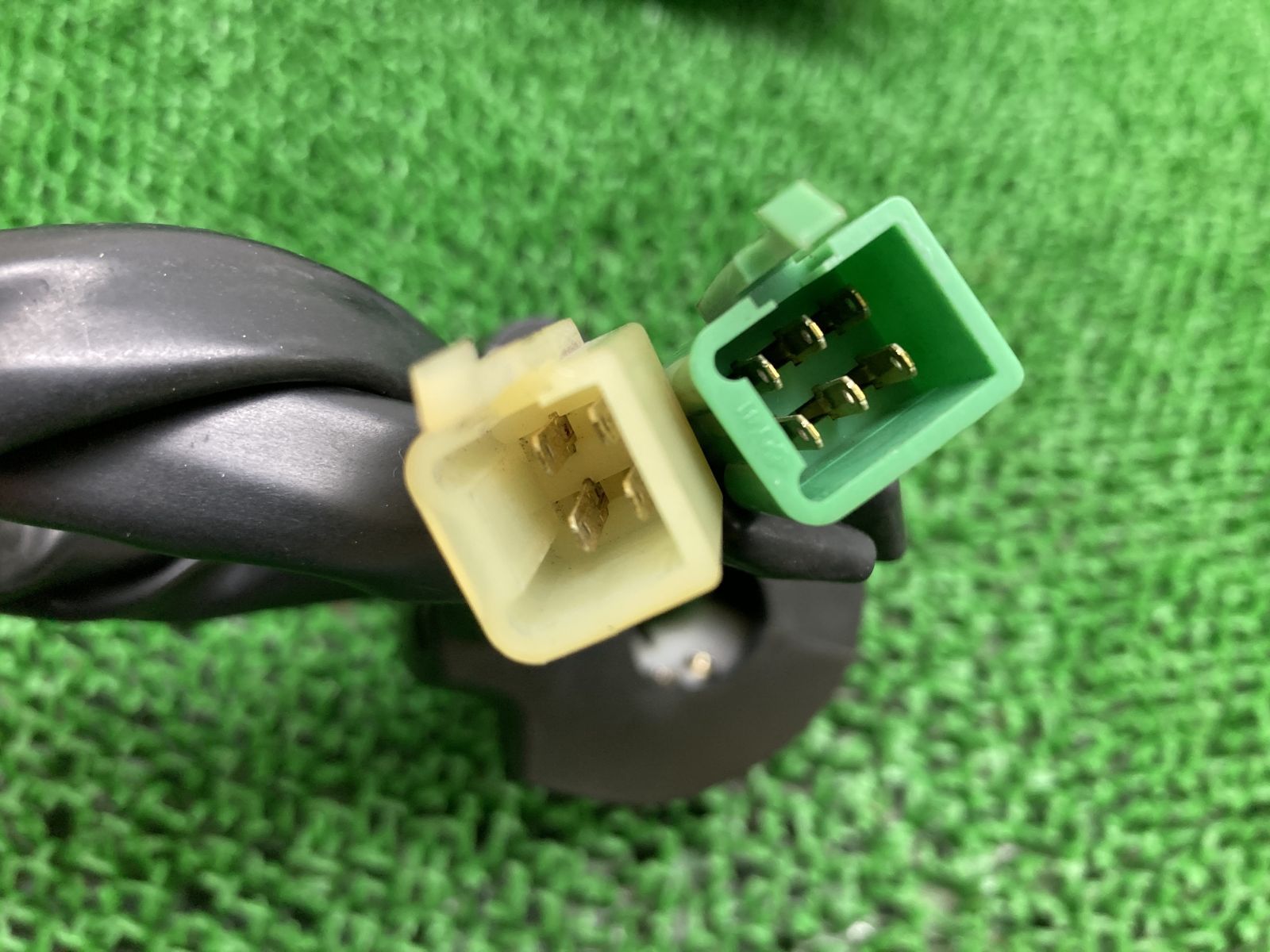 ZZ-R1100 ハンドルスイッチ 右 カワサキ 純正 中古 バイク 部品
