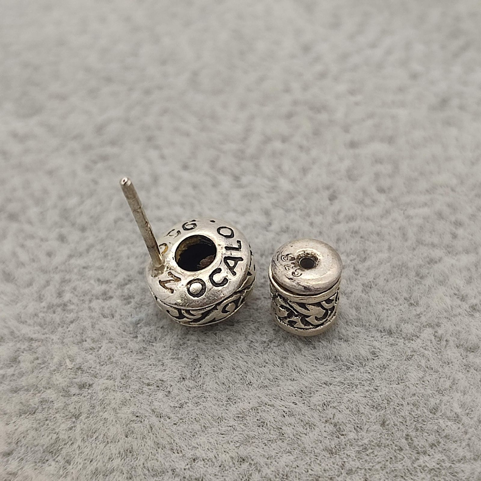 ZOCALO ソカロ JEWELED IVY ROUND STUD ラウンドピアス ブラック