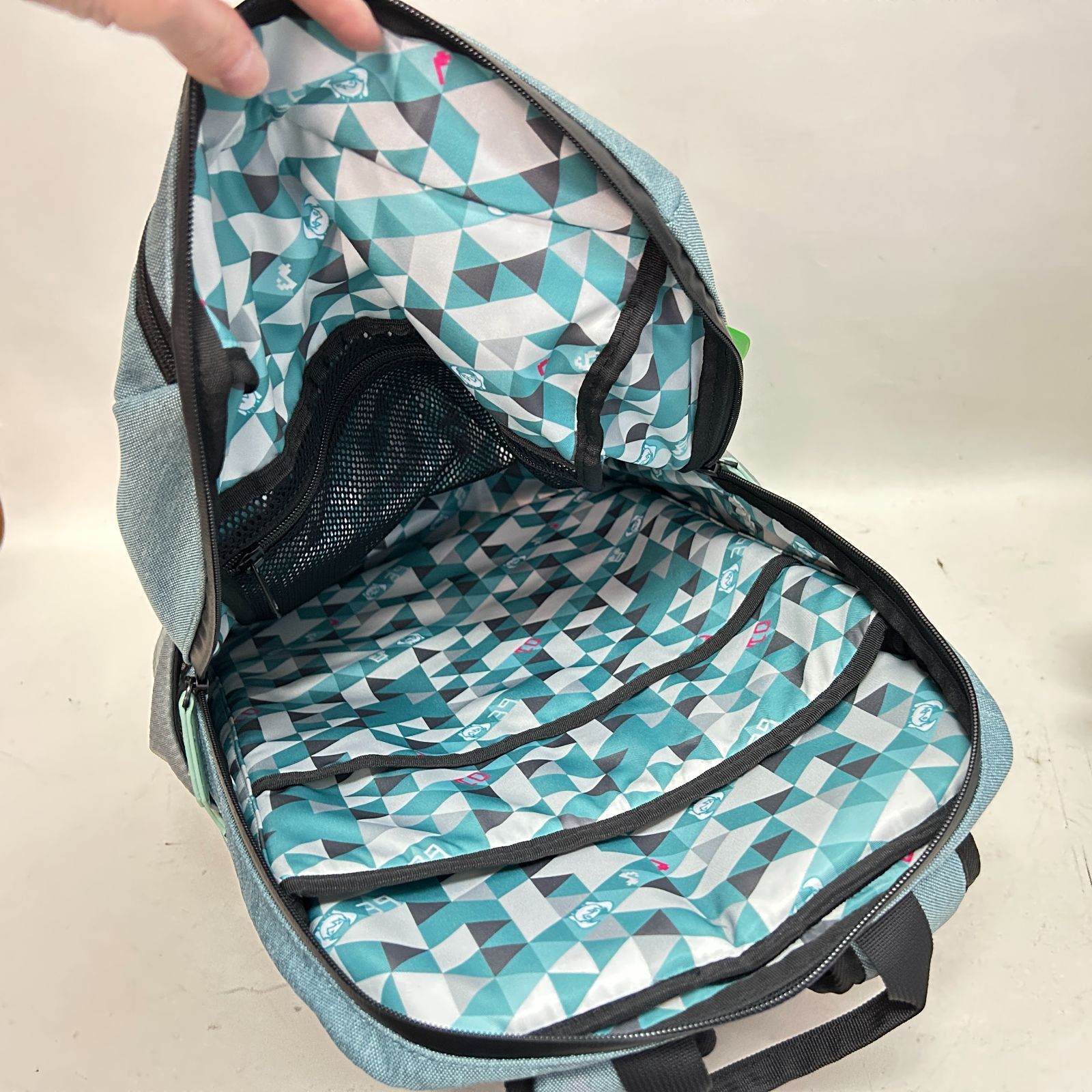 浜館41-888】 初音ミク PCリュック ミクグリーン 【中古品】 - メルカリ