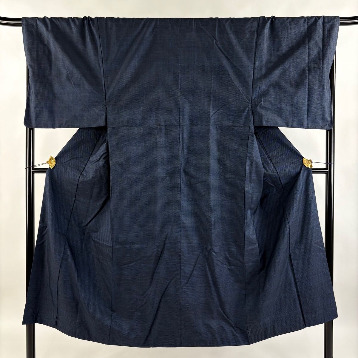 バイセル 着物 優品 反物 大島紬 紺色 亀甲絣 堅牢 証紙 正絹 ☆☆☆ バイセル 着物 優品 反物 本場奄美大島紬 紺 亀甲 正絹 メンズ着物 大島紬