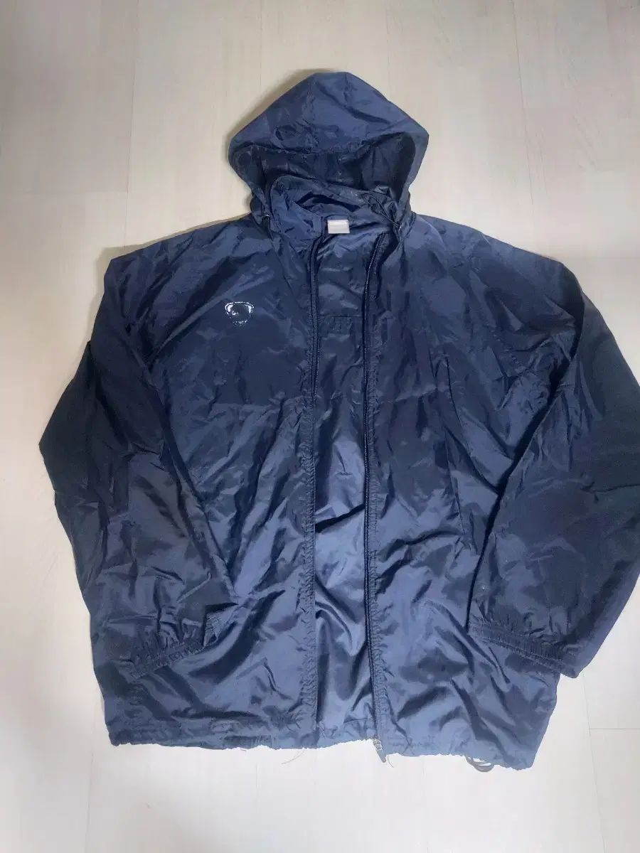 Nike バスロックジャンパー