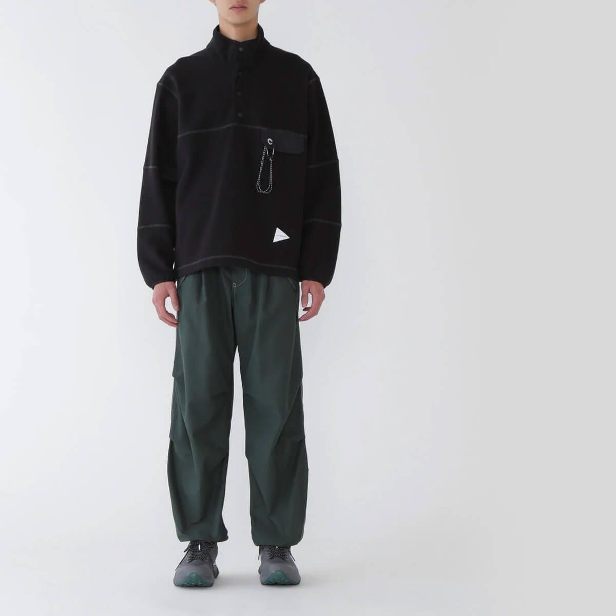 新品】and wander アンドワンダー スウェットプルオーバー 5745284080