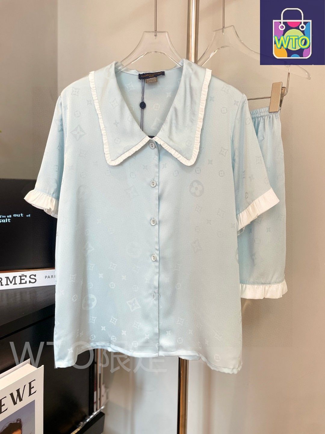 これは LOUIS VUITTON ルイ ヴィトン の秋冬 のパジャマです 原単品質を誇り ファッション界を驚かせる です