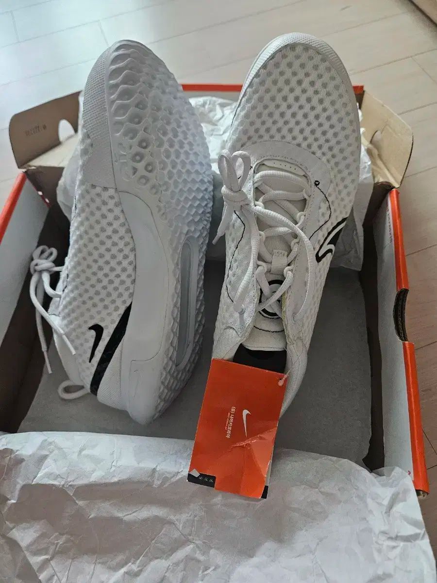 新品 NIKE(ナイキ) ズームコート プロ hc