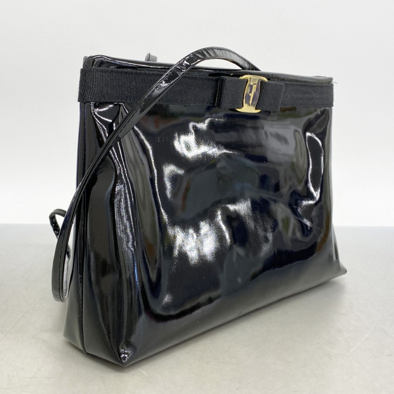 サルヴァトーレフェラガモ　エナメル　チェーンショルダーバッグ Salvatore Ferragamo フェラガモ チェーン ショルダー バッグ