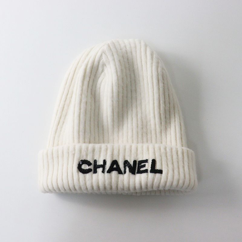 人気アイテム ジャパンタグ 2025 シャネル CHANEL スパンコールロゴ カシミヤ100 ニットキャップ ホワイト|白 帽子 2400014402094