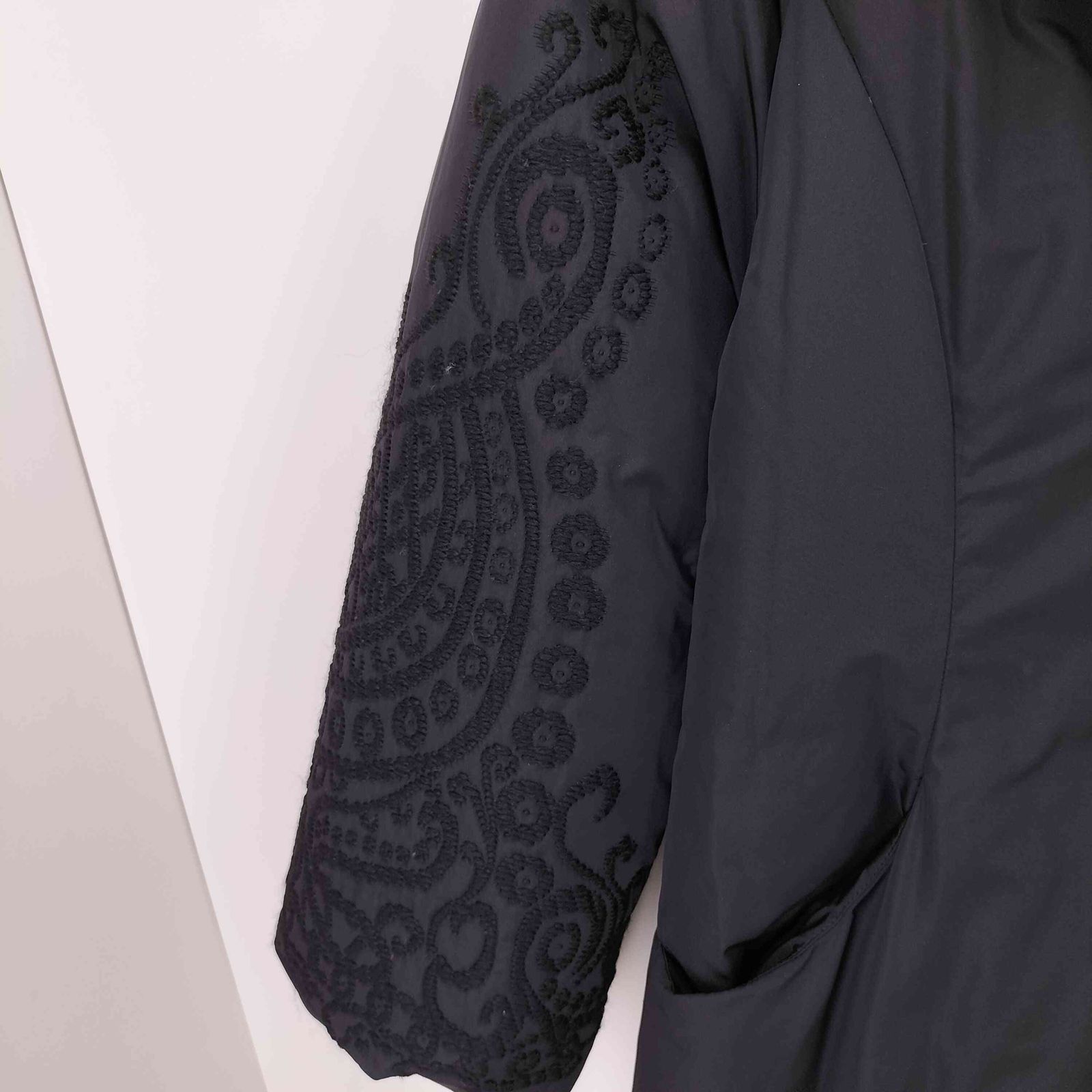 ヒロココシノ HIROKO KOSHINO 袖刺繍入りダウンコート レディース JPN