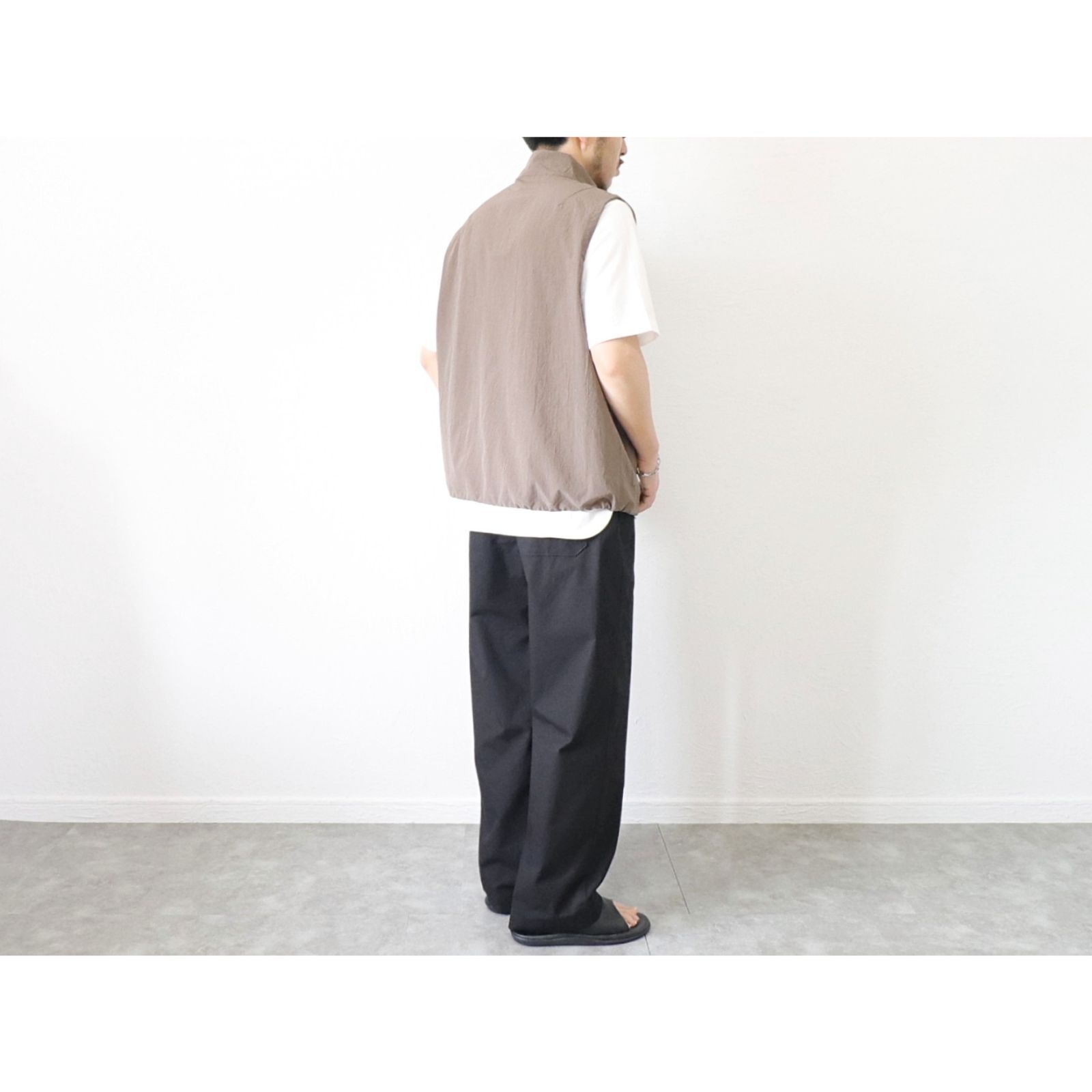 SALE】MANUAL ALPHABET / DOT AIR HALF ZIP VEST - DK.MOCHA 