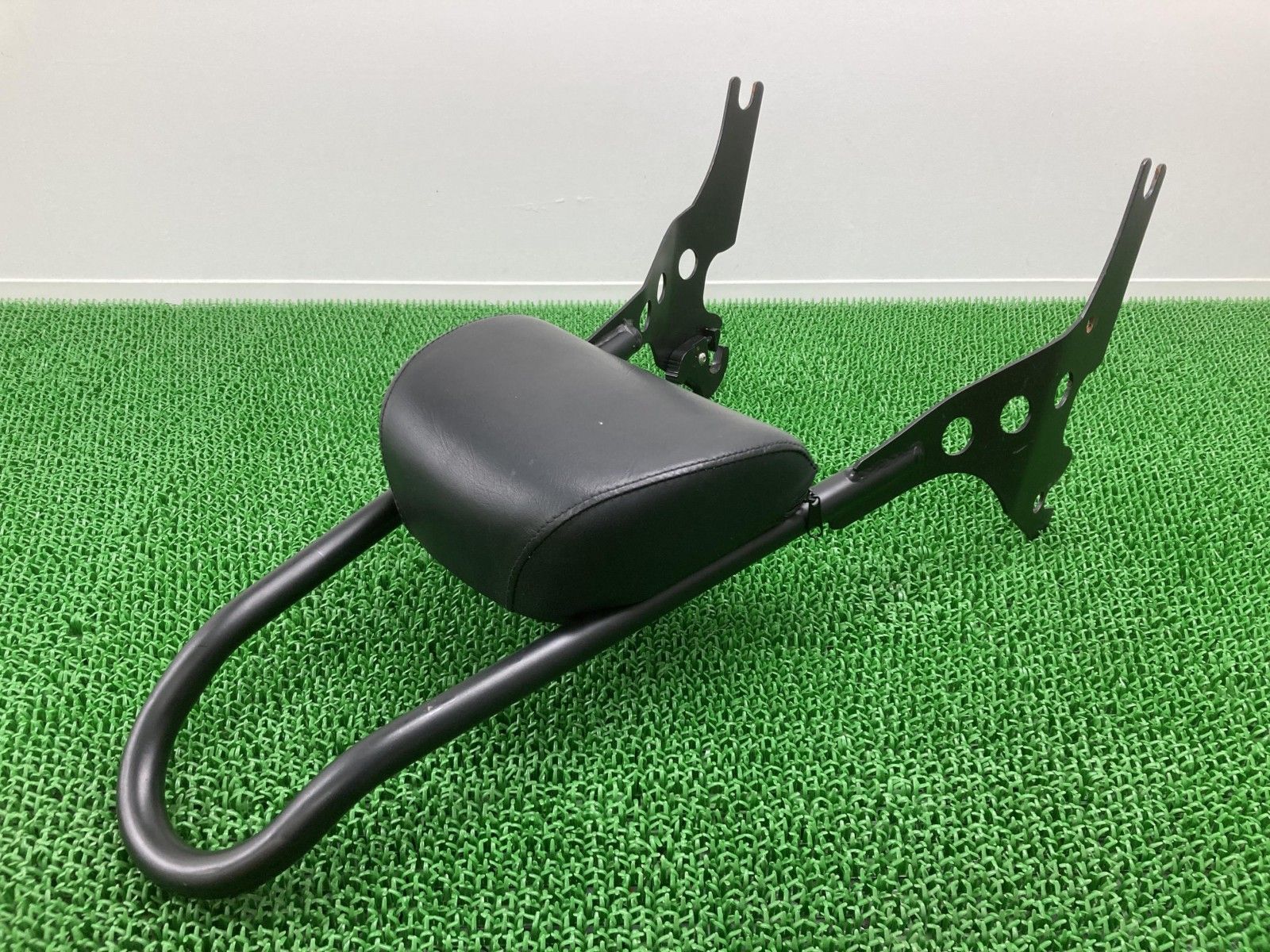 RISE製XL883 バックレスト 社外 バイク 部品 ハーレー スポーツスター シーシーバー デタッチャブル 04年以降 修復素材やカスタム素材に 50