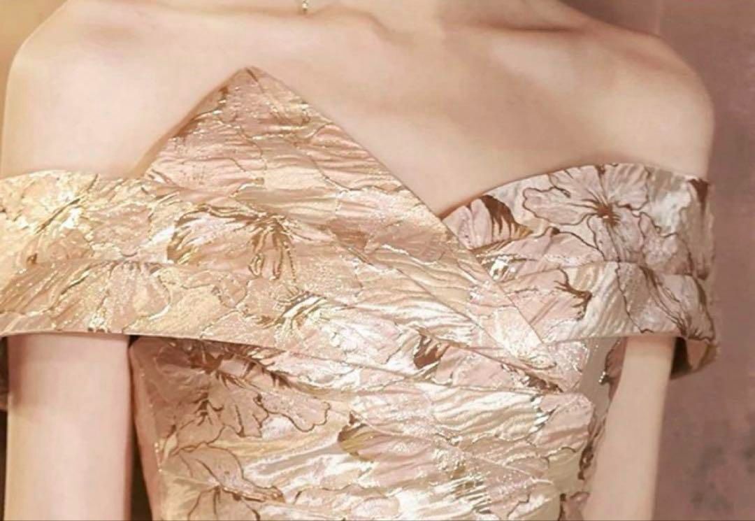 大判の花柄がオシャレなオフショル イブニングドレス♩.• 上品な花柄がオシャレなオフショル イブニングドレス?.? - メルカリ