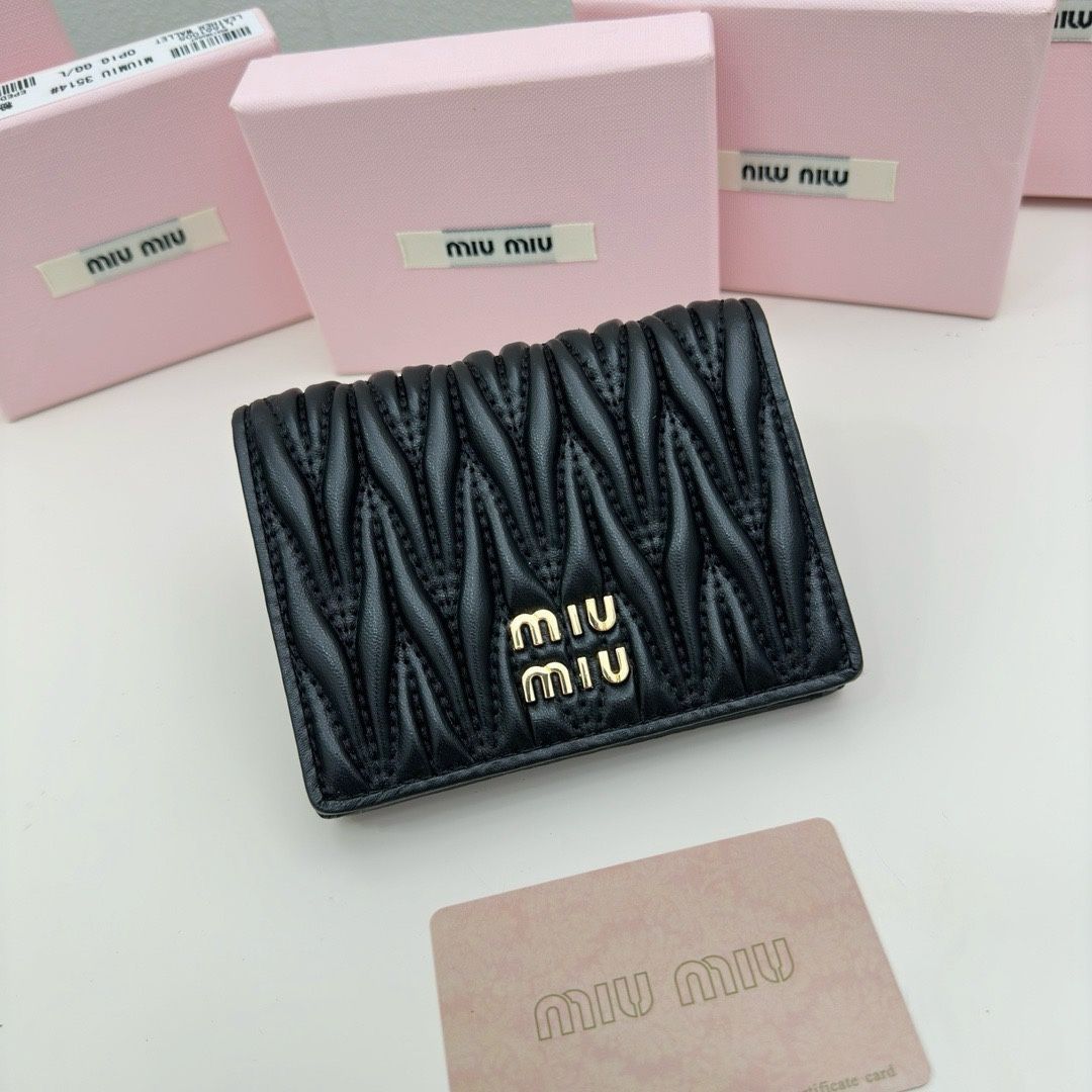 miumiu 小銭袋,黒い小さな財布