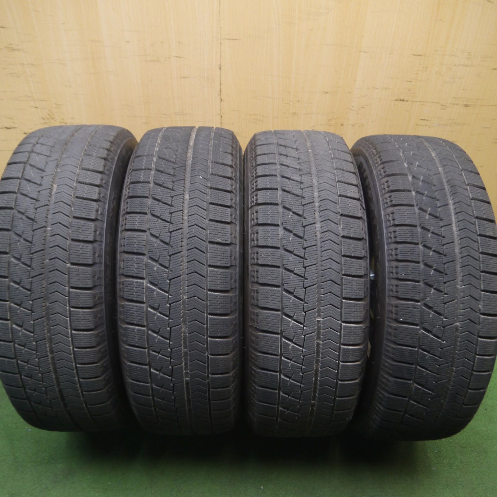 送料無料* バリ溝！20年！キレイ！9.5分☆スタッドレス 215/60R16 