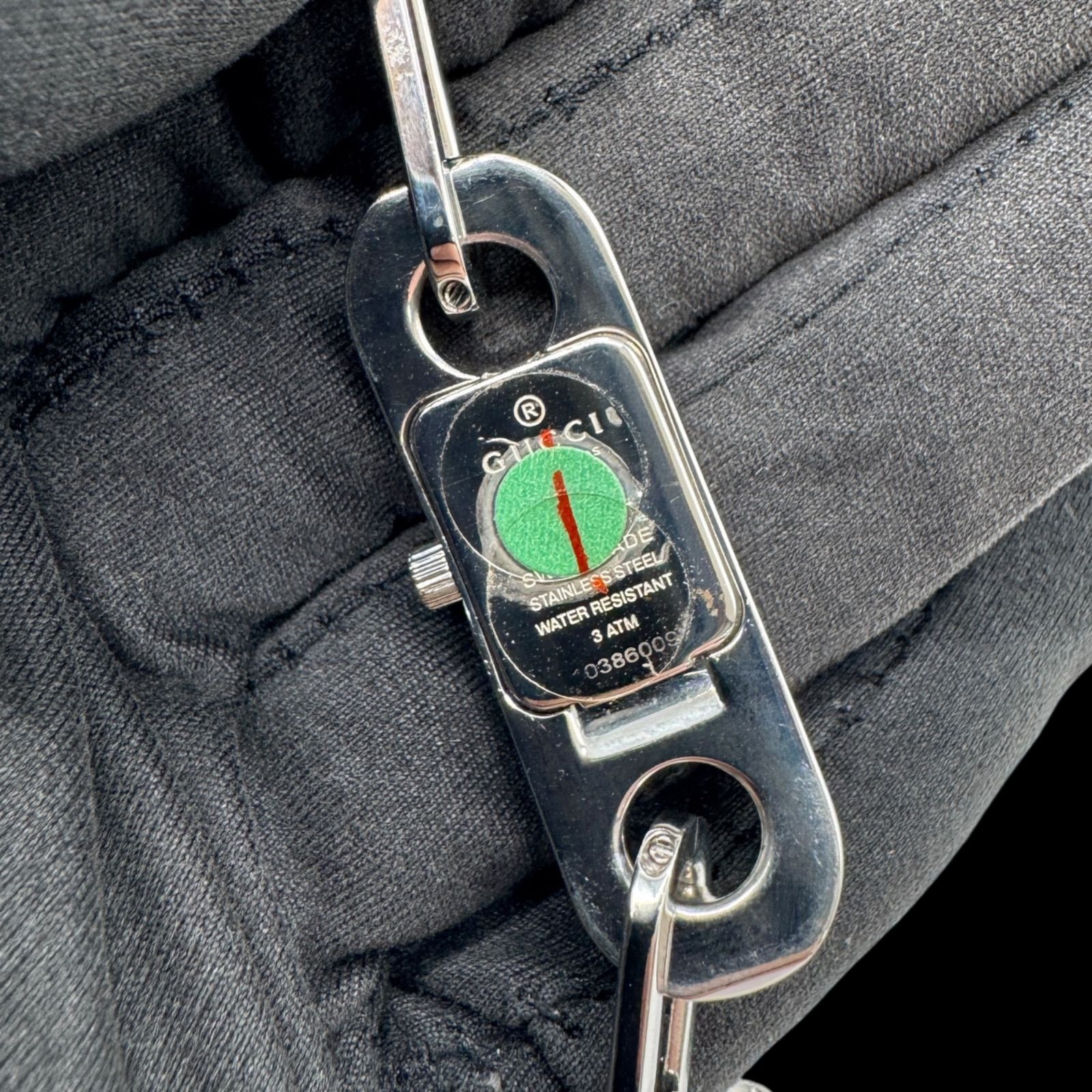 美品 GUCCI グッチ 6100L シルバー 黒文字盤 新品電池 腕時計 楽天市場】gucci 6100L（腕時計）の通販