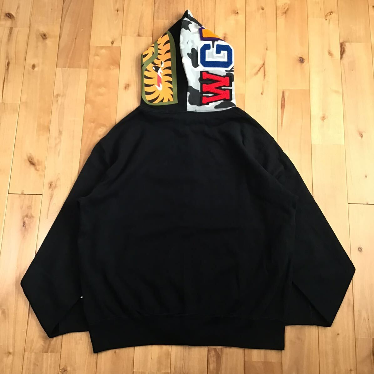 NFS限定 シャーク パーカー Mサイズ shark full zip hoodie a NFS限定 シャーク パーカー Mサイズ shark full zip hoodie a