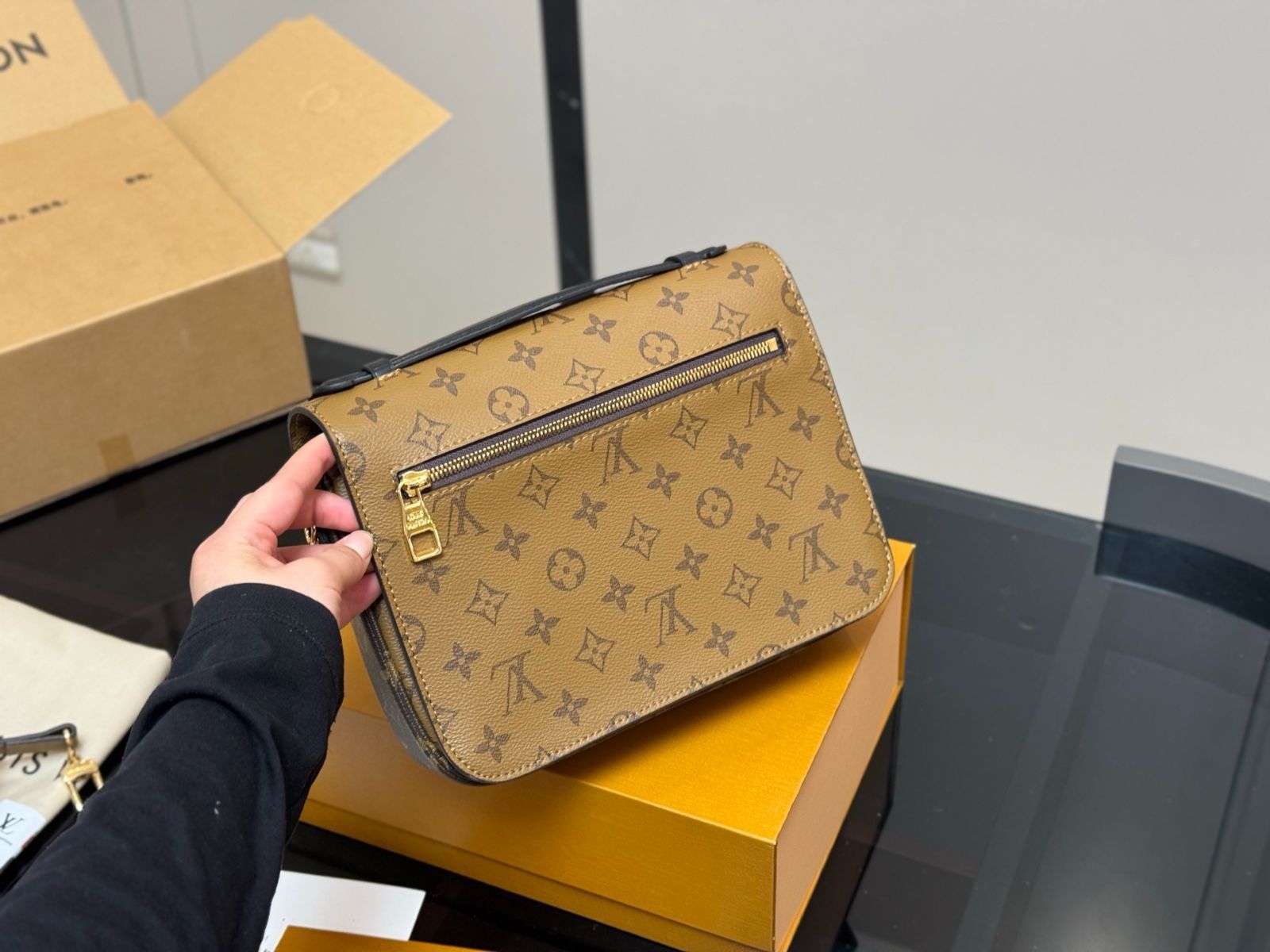 LOUIS VUITTONモノグラムメッセンジャーバッグ 今日特価】LV Monogram Messenger Bag ルイ・ヴィトン