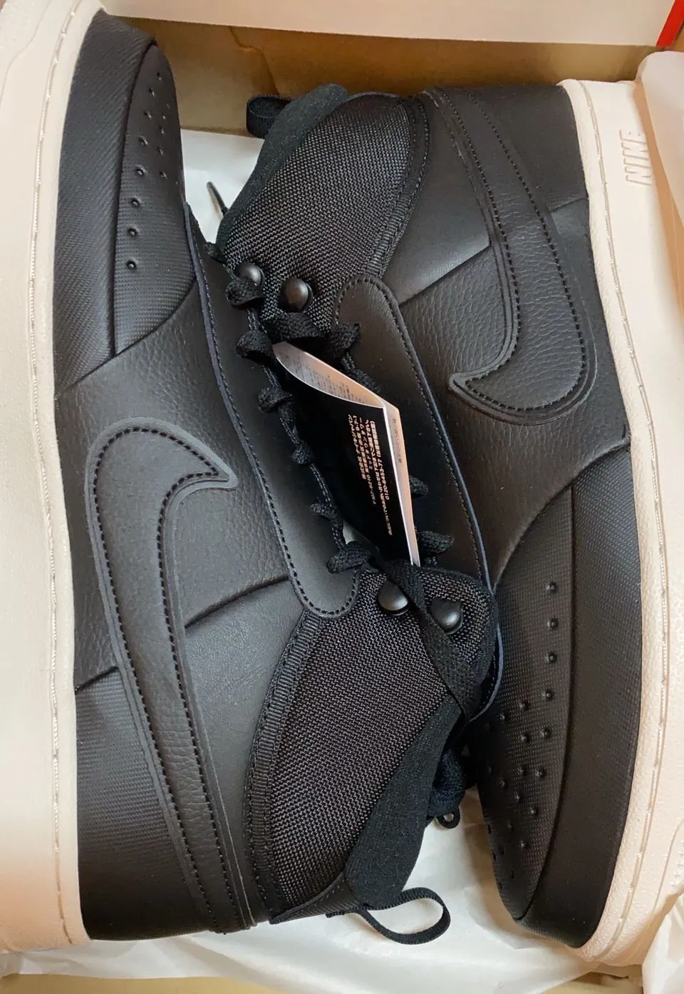 NIKE COURT VISION MID WNTR ナイキ コート ビジョン ミッド