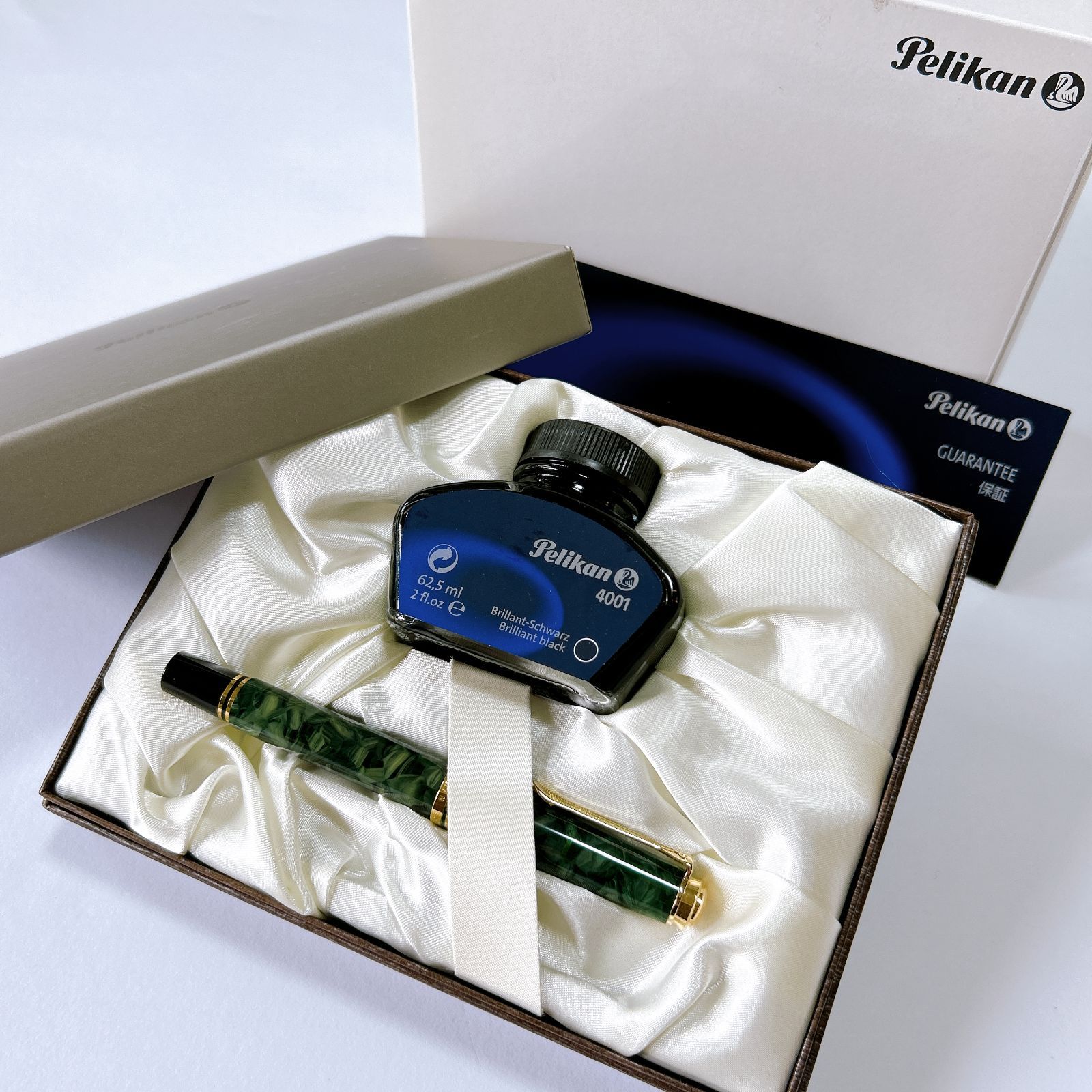ペリカン 万年筆 特別生産品 スーべレーン600 グリーン オー グリーン M600 化粧箱入りボトルインク付き ペン先M 中字 管理番号KKVRIRA923