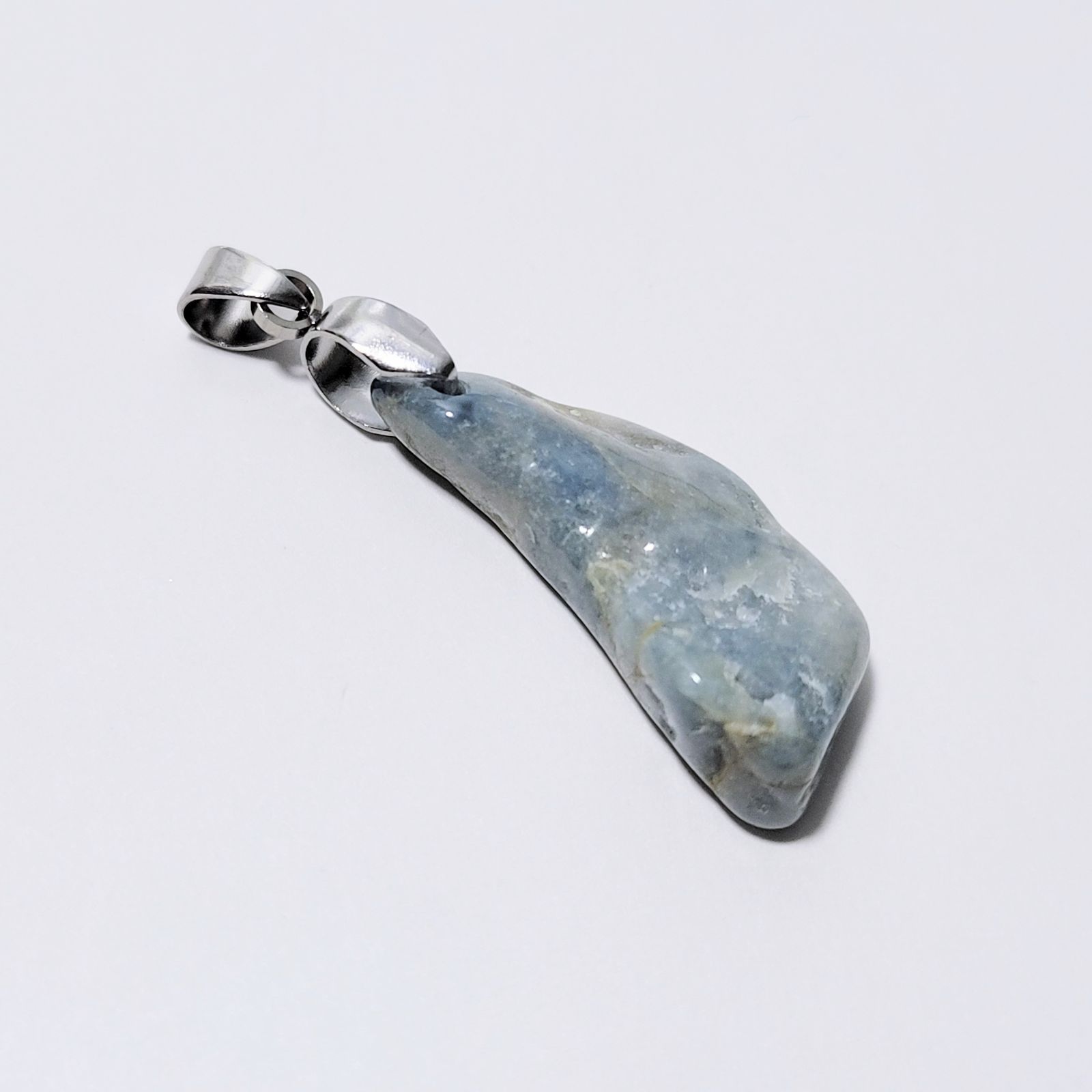 中原仮出品　コン沢翡翠牙型ペンダントトップ コン沢原石ﾍﾟﾝﾀﾞﾝﾄﾄｯﾌﾟ糸魚川翡翠金具(ｽﾃﾝﾚｽ)付ms-PT0022 - メルカリ
