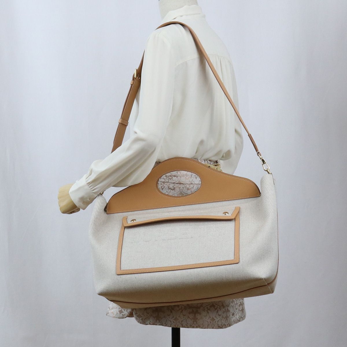 BURBERRY バーバリー エンボス ロゴトートバッグ 8039080 A7405 トート
