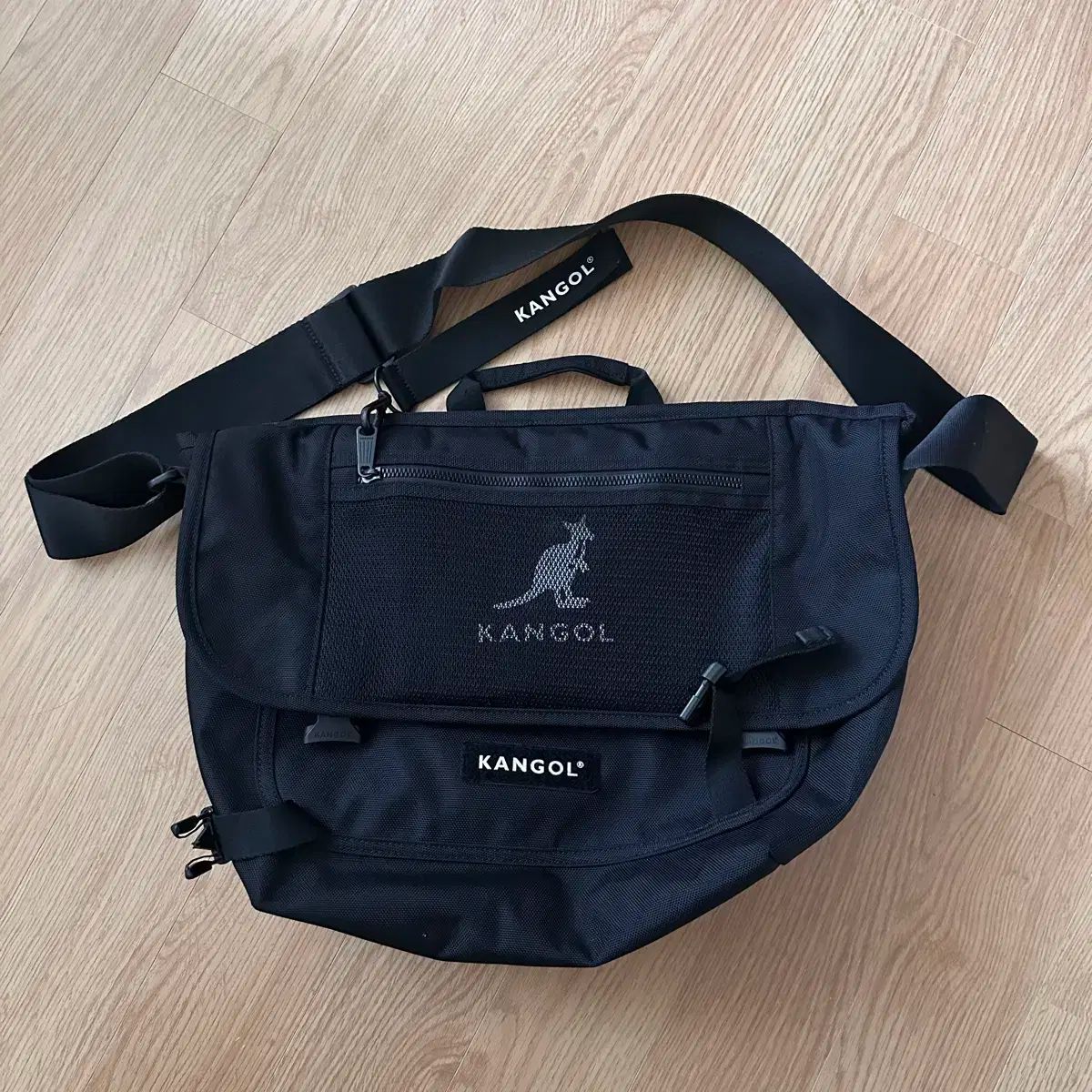 カンゴール ブラック メッセンジャーバッグ kangol(カンゴール
