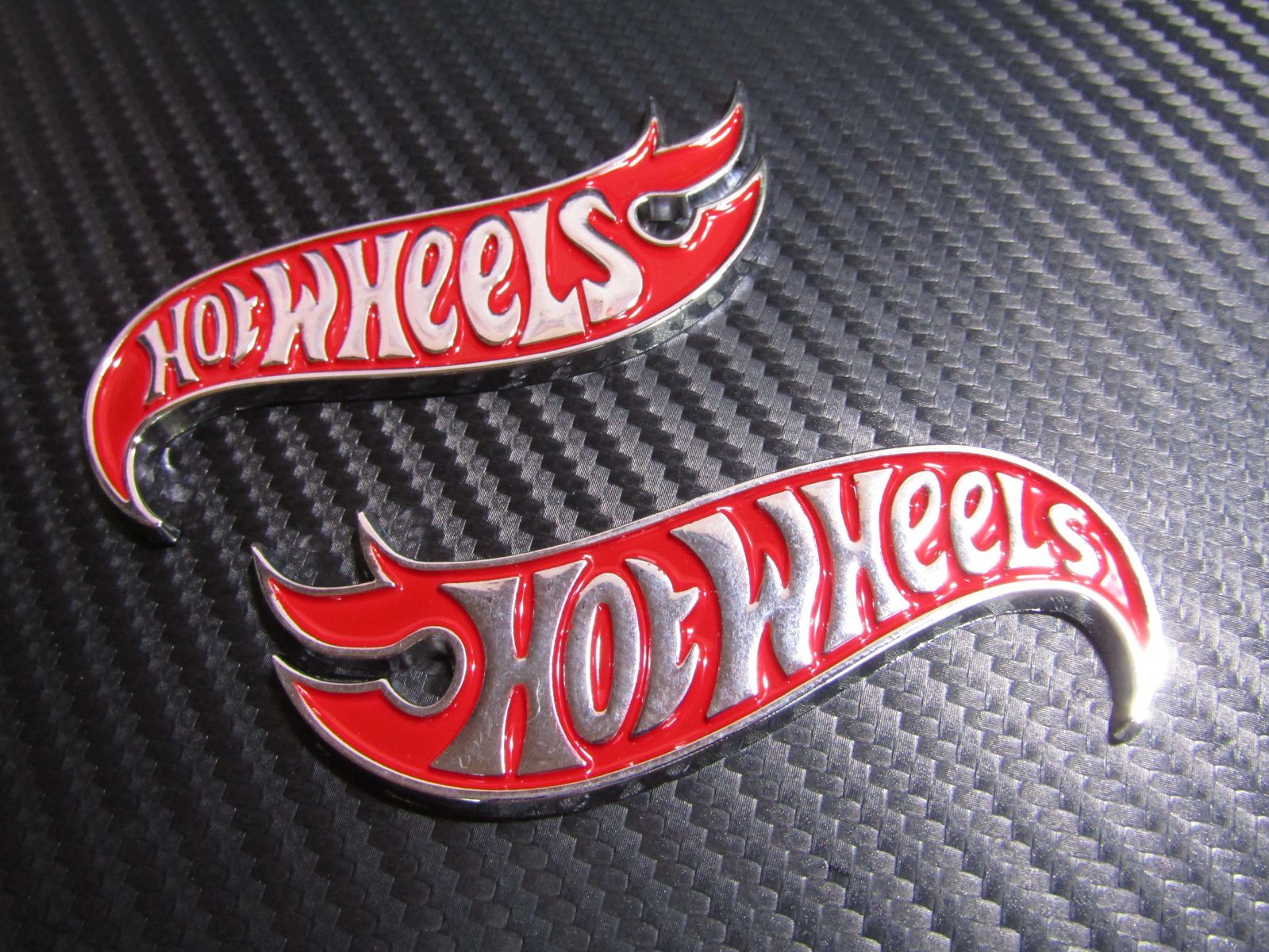 ○ HOT WHEELS ホットウィール メタル製 CH/RED 凹凸仕様 エンブレム