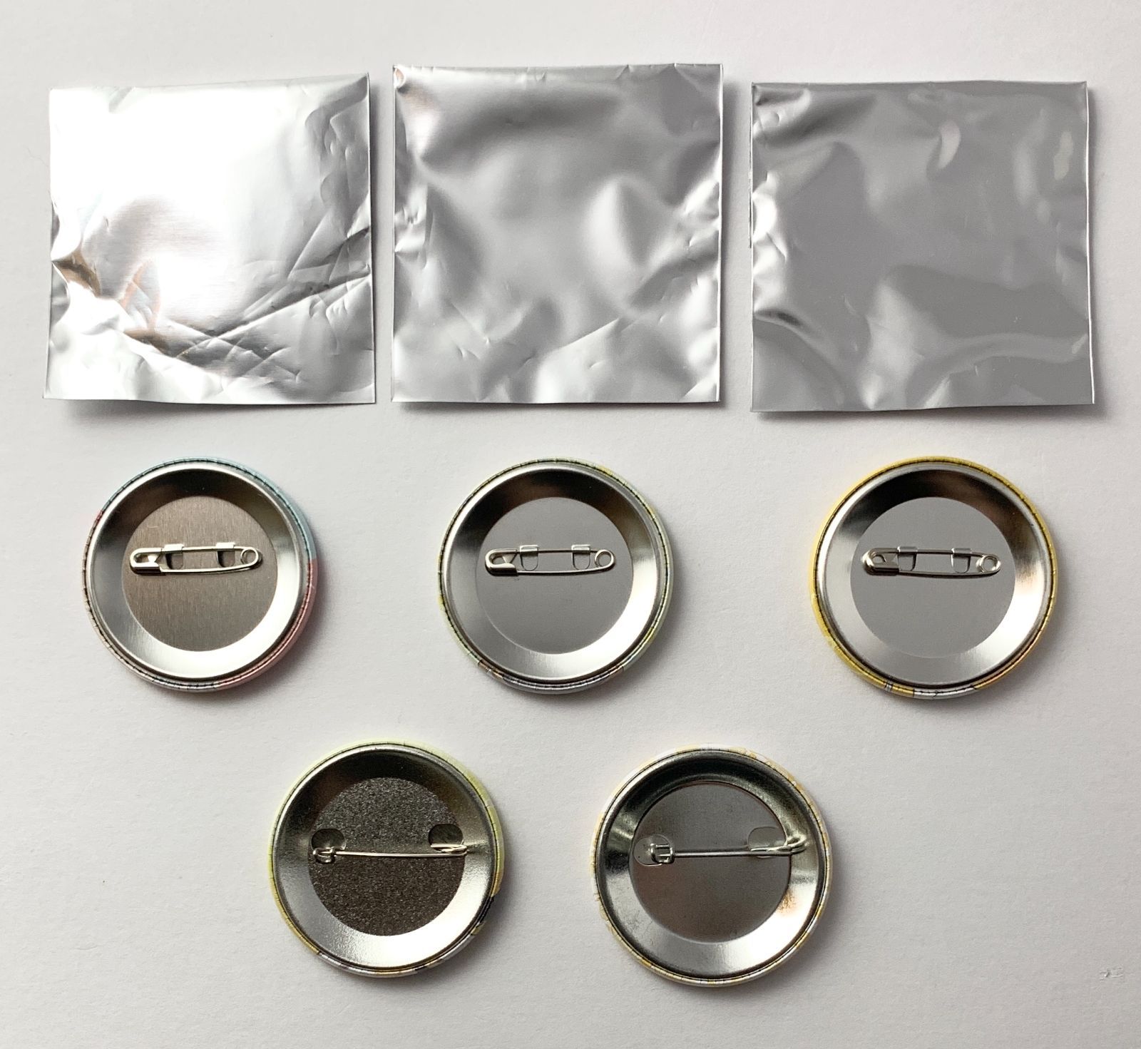 まとめ売り】 ちょこらび かにちゃん 缶バッジ 5点セット - メルカリ