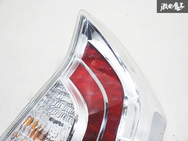 トヨタ 純正 ZVW30 プリウス 後期 LED テールライト ランプ レンズ 右