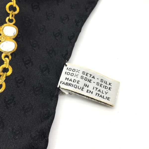 VINTAGE CHANEL 大判シルクスカーフ ココマーク グリポア ブラック VINTAGE CHANEL 大判シルクスカーフ ココ グリポア柄 ブラック
