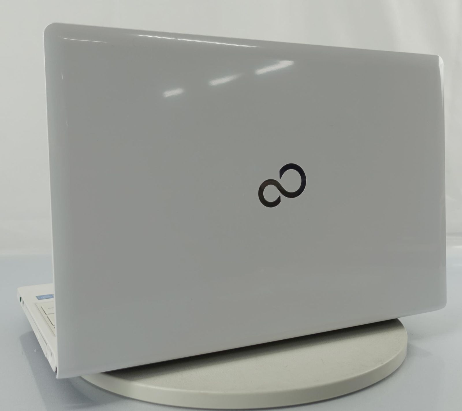 富士通FMV LIFEBOOK AH/42U celeron 3205U 20130201-01b_tcm100-839248.jpg