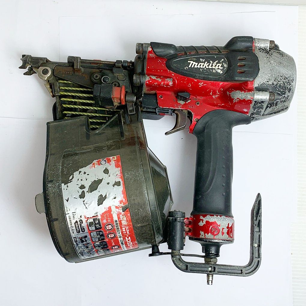 ♭♭MAKITA マキタ 90mm高圧エア釘打 本体のみ AN930H レッド - メルカリ