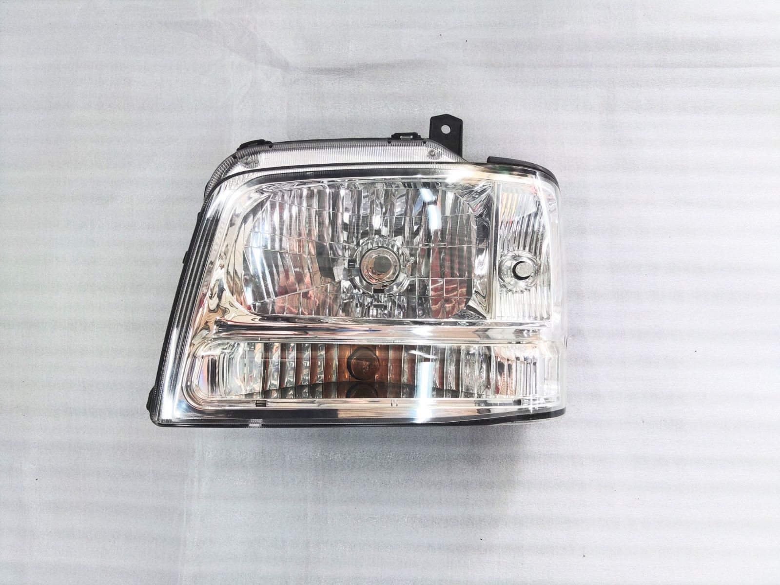 エブリ　ヘッドライト スズキ エブリィワゴン DA62W 左 ヘッドライト ヘッドランプ KOITO 100