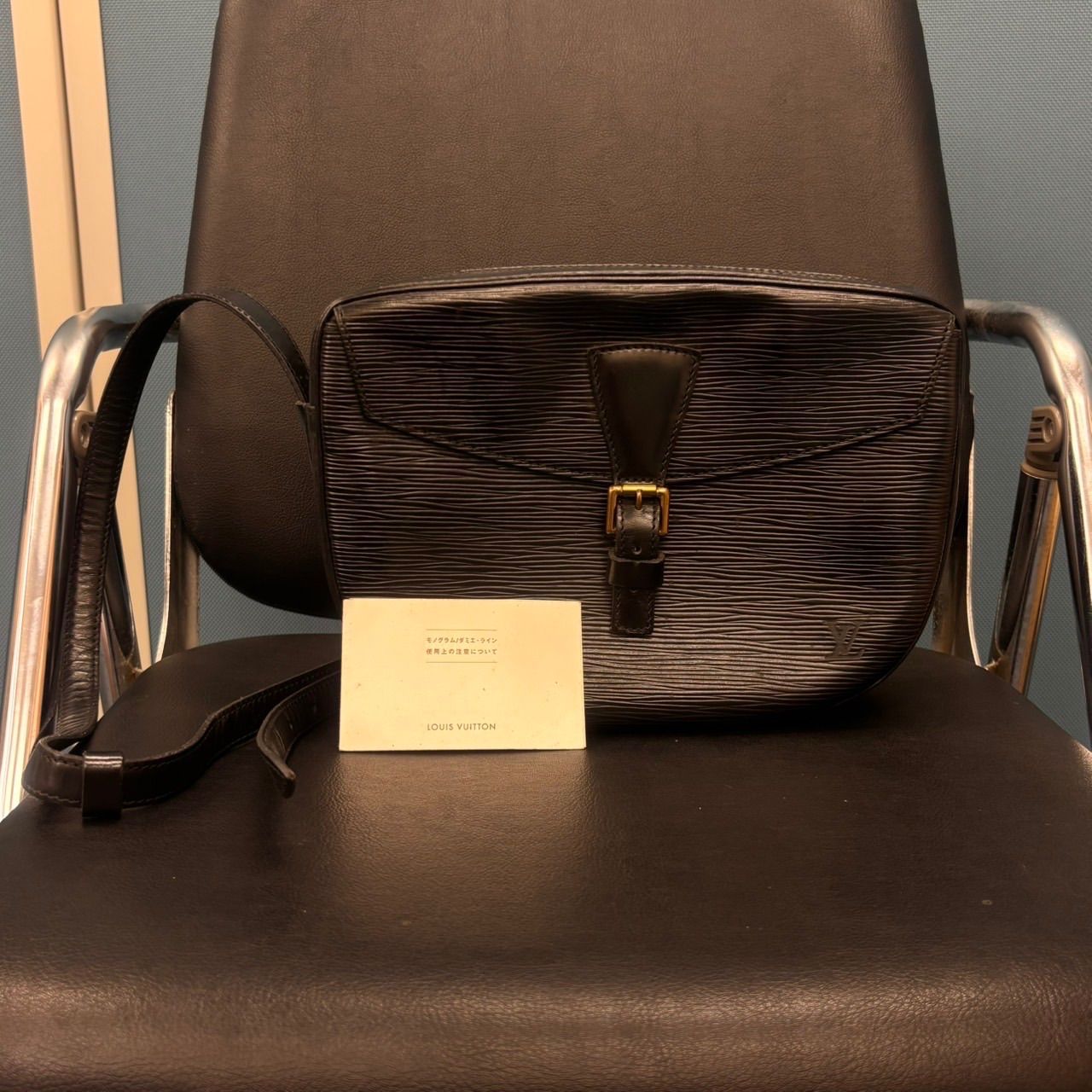 Louis Vuitton エピレザー バッグ Louis Vuitton エピレザー ブラックショルダーバッグ 1093