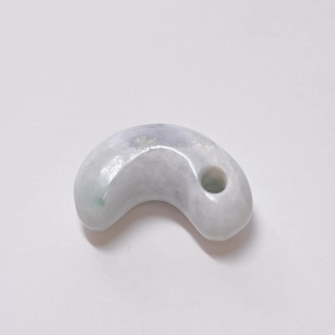 E4083】国産?糸魚川＊勾玉＊翡翠＊ペンダント Magatama Jade Pendant