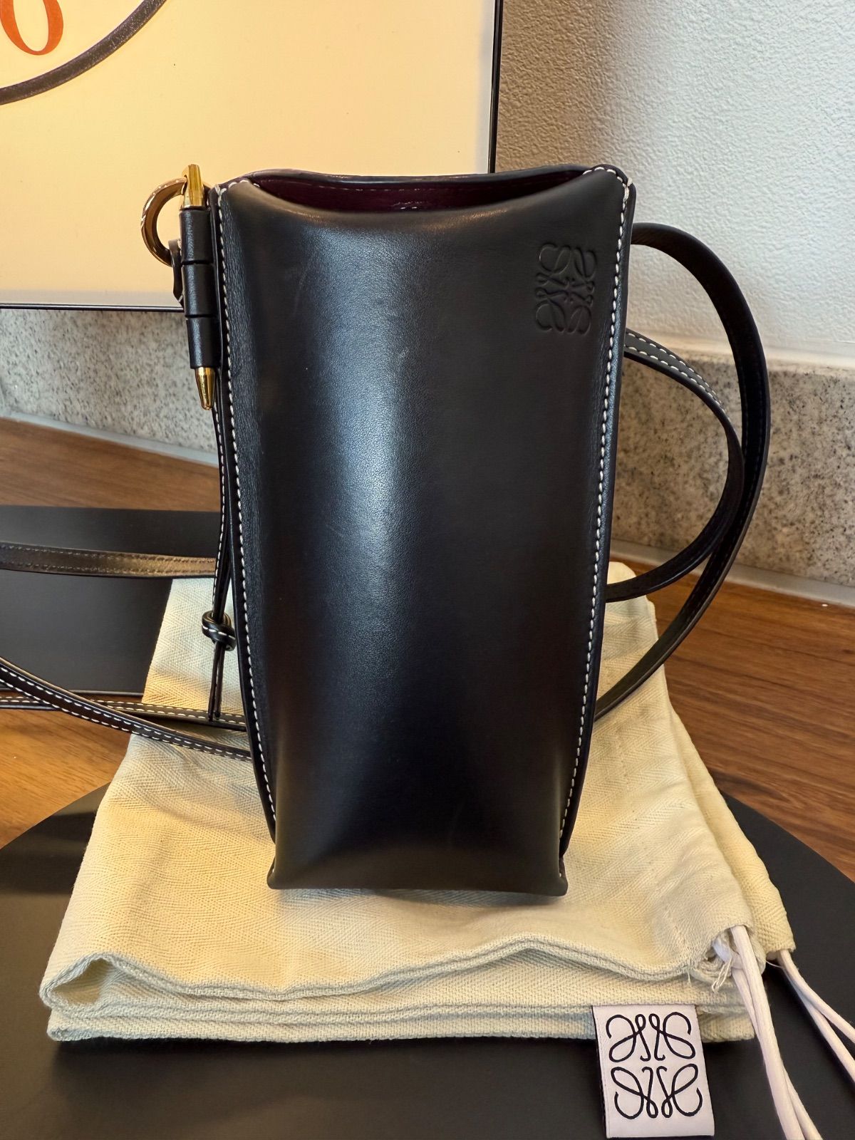 LOEWE ロエベ ポケットバッグ ブラック レザーロゴ入りミニショルダー