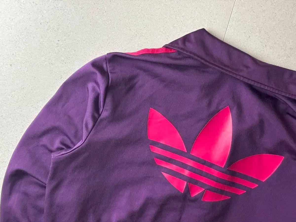 バックロゴ ジャージ