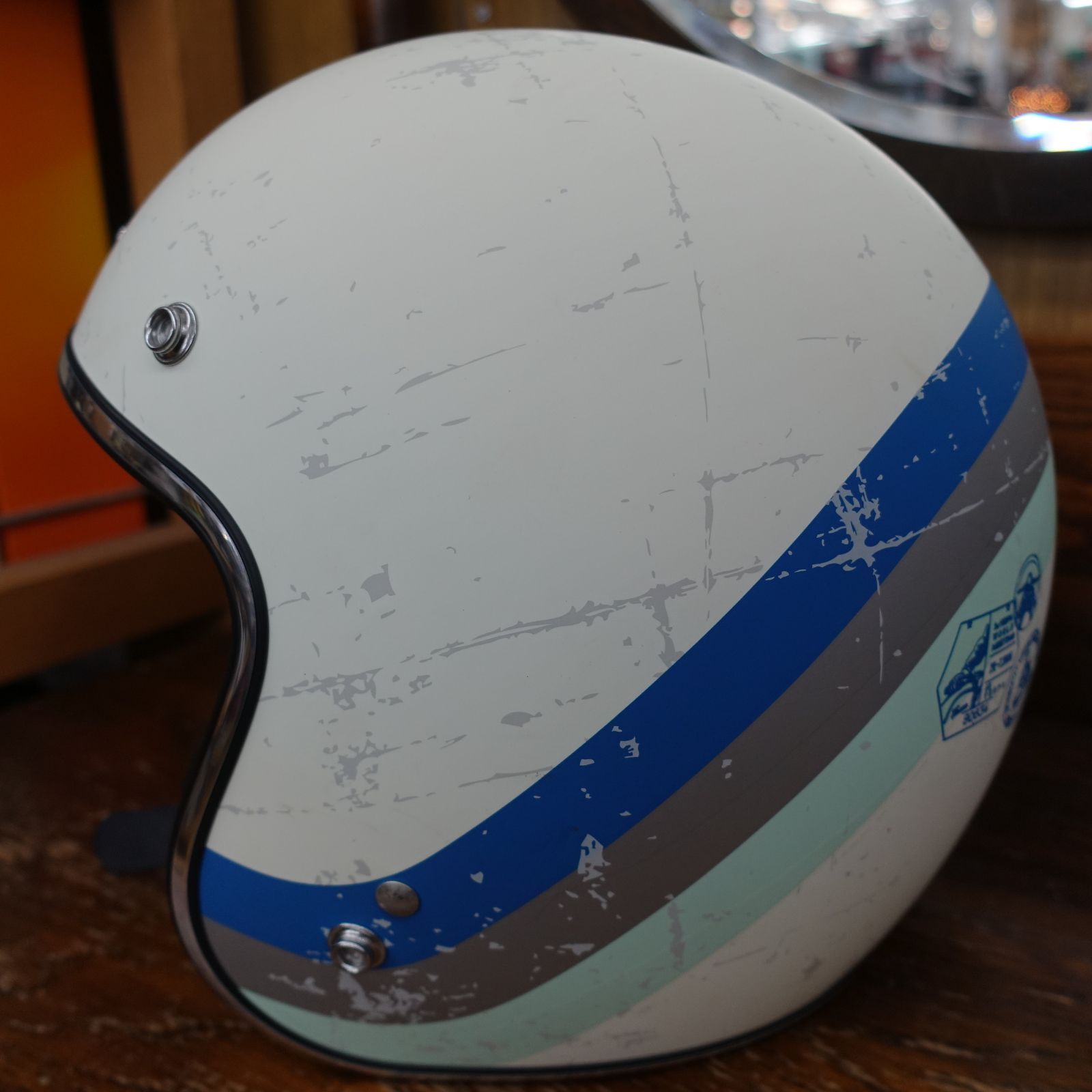 Vespa純正 ヘルメット Heritage-Bianco spino PGJ純正 エキスパート藤沢辻堂店