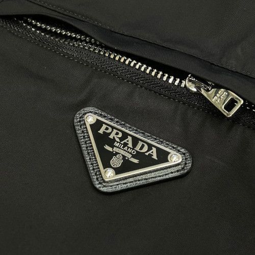 新品 PRADA トライアングル ロゴ ジップポケット ボタンシャツ 