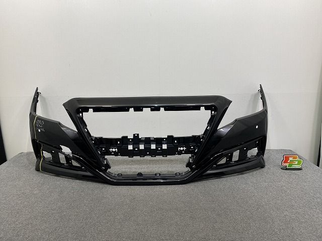 定価7万以上新品クラウンフロントバンパー 黒220系