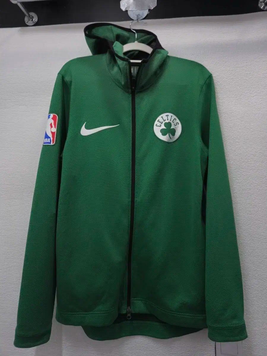 ナイキ ボストン NBA セルティックFC フード ジップアップ グリーン | 100 正規品
