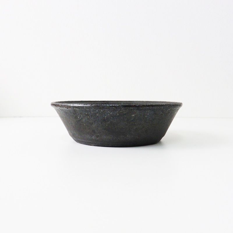 人気商品 美品 阿久津真希 黒取り皿 13cm/ 食器 陶器 お皿 安曇野【2400014074895】