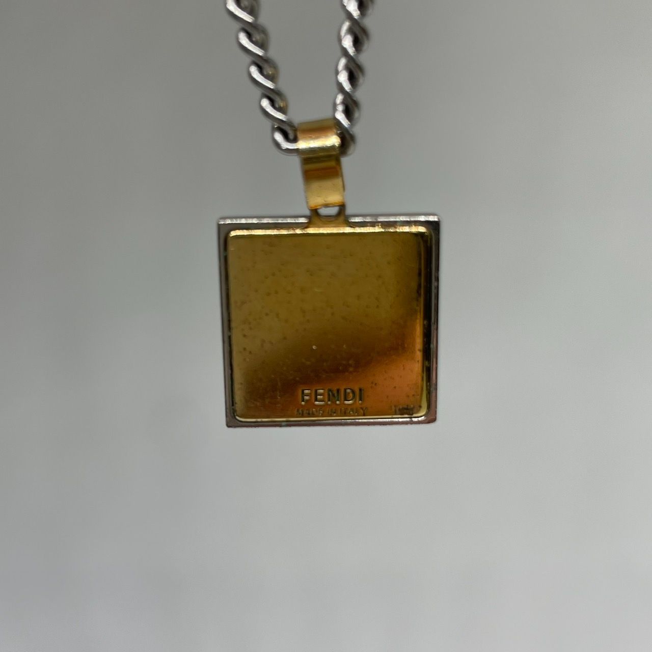 入手困難！国内スピード配送●FENDI●ビーズ ロゴネックレス 入手困難！国内スピード配送○FENDI○ビーズ ロゴネックレス