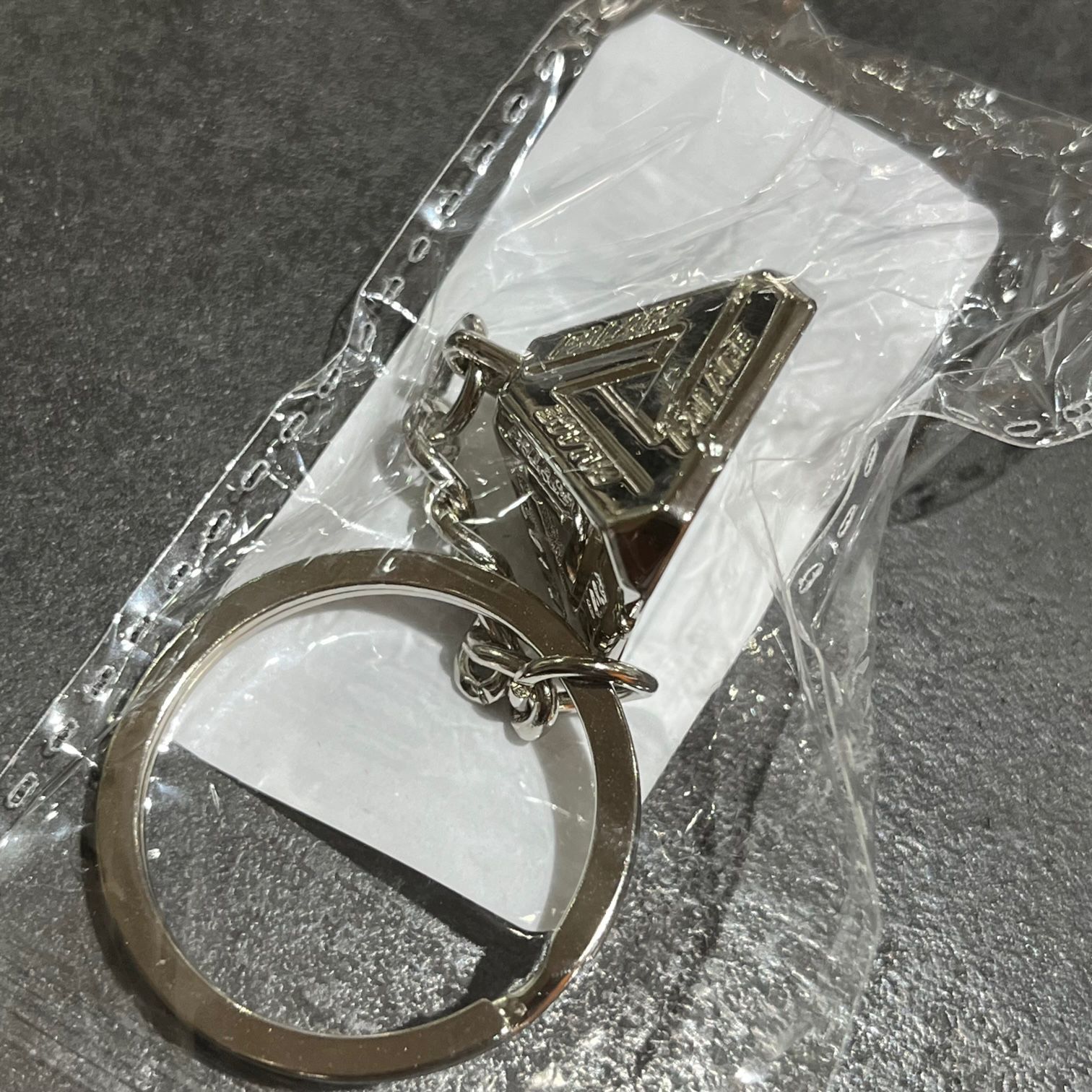 新品 PALACE Tri-Ferg 3D Keyring パレス ピラミッド キーリング 