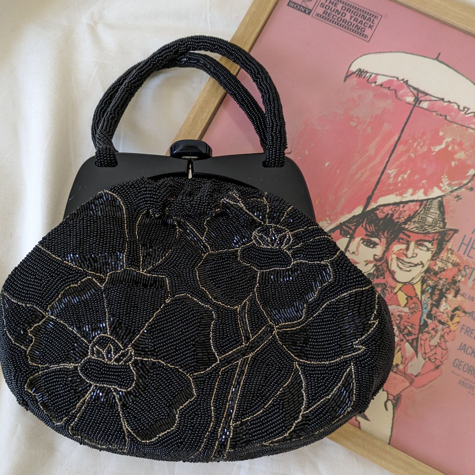 ビンテージ】レトロ 花柄 がま口ビーズバッグ 黒 used レディース古着 