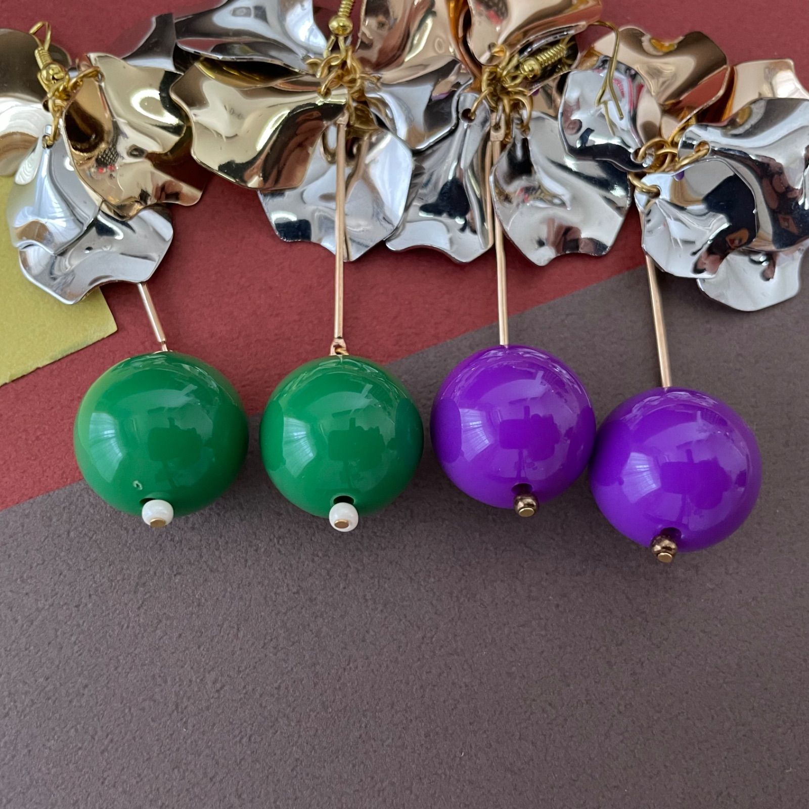 木の実のなる花飾り《 green 》（ ピアス / イヤリング ）