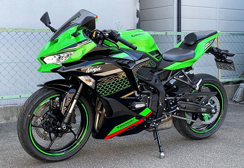 NINJA ZX-25R ZX-4R SE ストリート用 バックステップ 黒