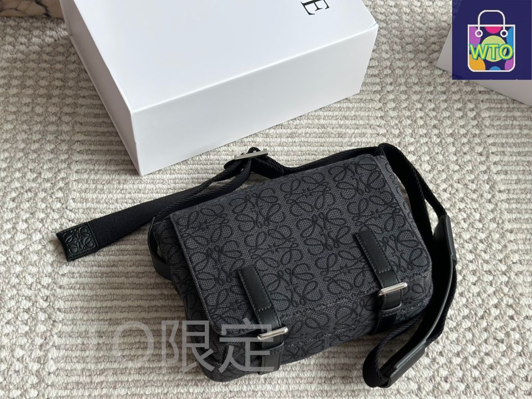 LOEWE AANBBBMX017885 関税送料込 LOEWE/ロエベメンズバッグ/バックパック、小銭入れ、ショルダー
