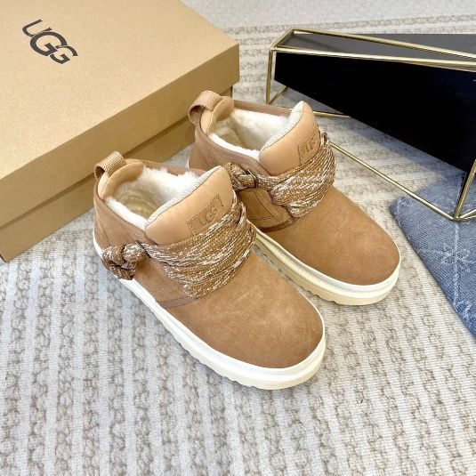 新品極美品 UGG アグ レディース/メンズ オールジェンダー ニューメル