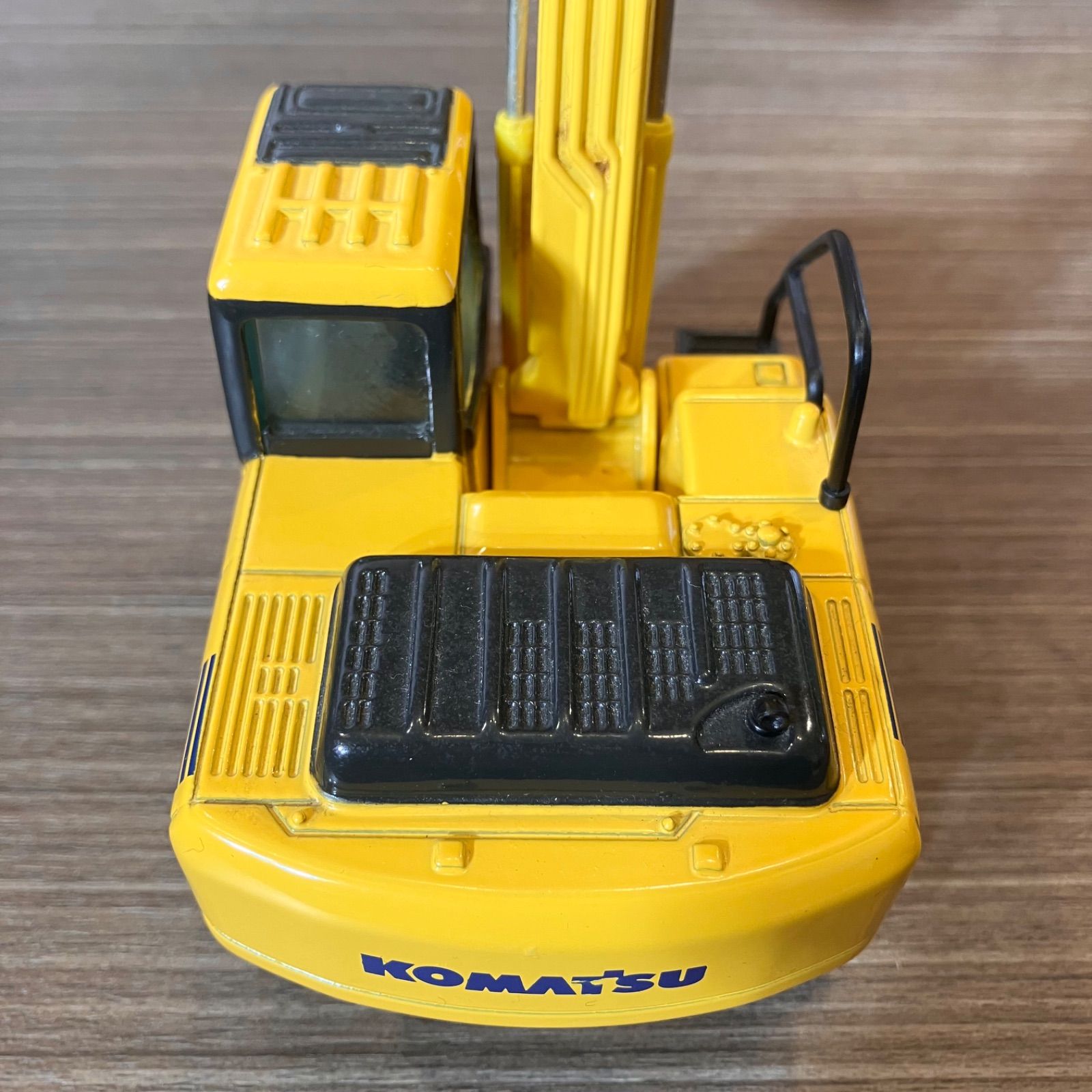 送料無料】KOMATSU／コマツ PC200 パワーショベル ミニチュア 1/43