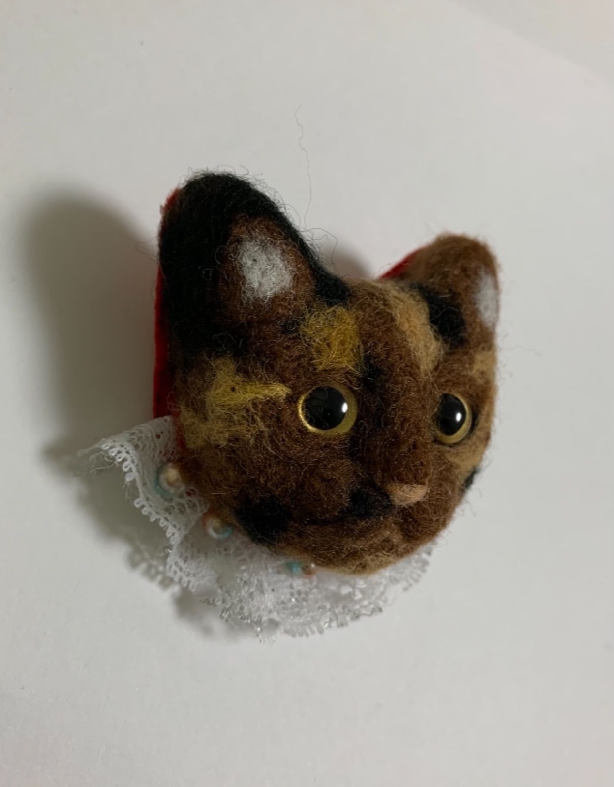 サビ猫ブローチ 羊毛フェルト ハンドメイド - メルカリ