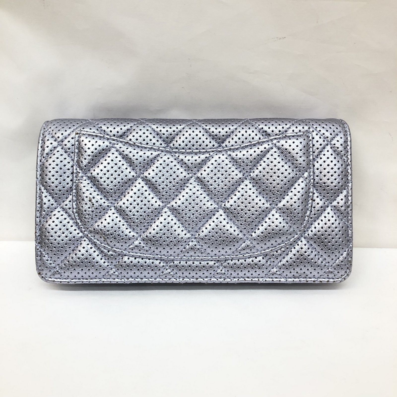 CHANEL シャネル 二つ折り長財布 A31509 マトラッセ シルバー - USED